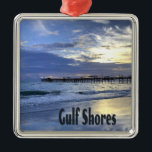 Golfküste Alabama Beach Sunrise Pier Ornament Aus Metall<br><div class="desc">Golfküsten Alabama Strand Sonnenaufgang PierSchöner Strand an den Golfküsten in Alabama mit den Wellen in die Küste,  wenn die Sonne steigt u=in den Himmel mit den Wolken und blauen Himmel.  Der Steg im Hintergrund ist ein friedliches Ambiente.</div>
