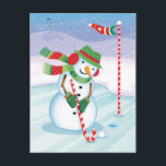 Golfo Snowman Christmas Candy Cane Feiertagspostkarte<br><div class="desc">Ein Schneemann setzt auf ein eisgrünes Grün mit einem Bonbons auf dieser Postkarte</div>