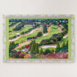 Golfplatz im Herbst & Ball