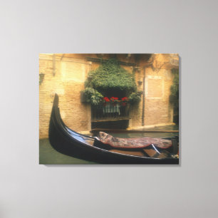 Gondel und Restaurant, Venedig, Venetien, Italien Leinwanddruck