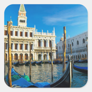 Gondeln am Grand Canal nahe dem Dogenpalast Quadratischer Aufkleber