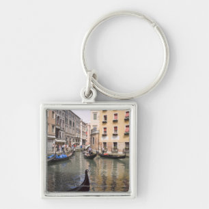 Gondeln in einem Kanal, Venedig, Italien Schlüsselanhänger