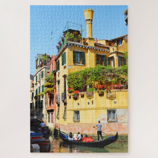 Gondeln in Venedig (Vertikal)