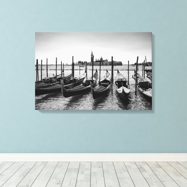 Gondeln in Venedig in Schwarz-Weiß Leinwanddruck (Insitu (Holzboden))