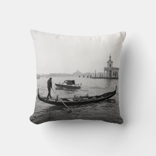 Gondolier Venice Italien Schwarzweißlandschaft Kissen