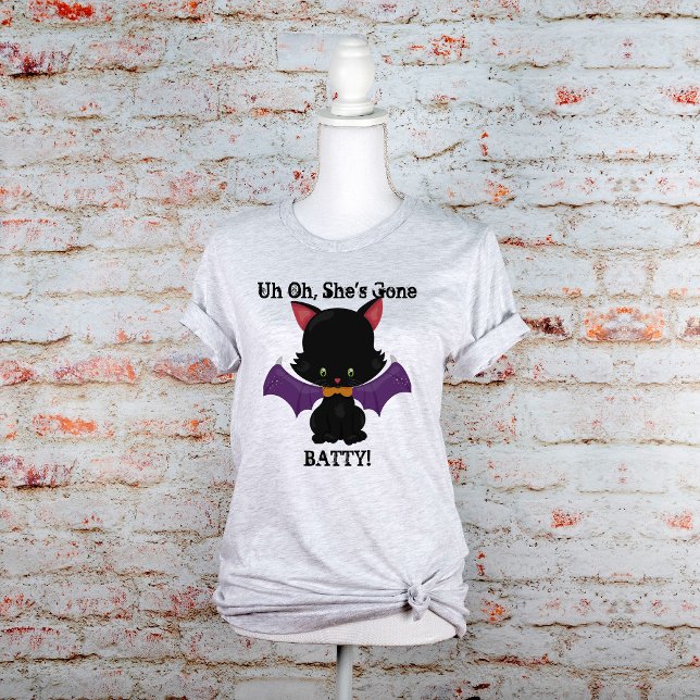 Gone Batty Halloween Black Kitten mit Bat Wings T-Shirt (Von Creator hochgeladen)