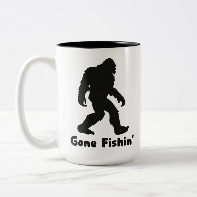 Gone Fishin’ Bigfoot Sasquatch Zweifarbige Tasse (Links)