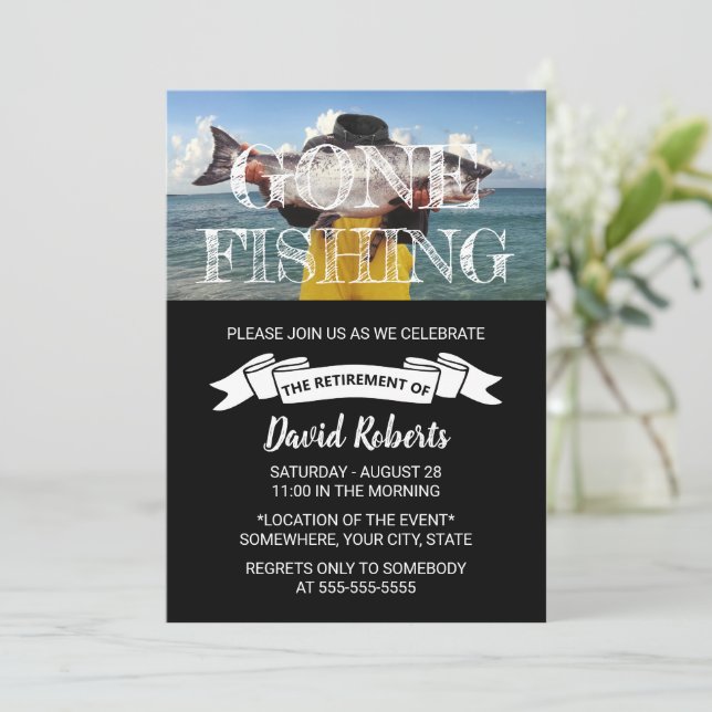 Gone Fishing Summer Beach Retirement Party Einladung (Stehend Vorderseite)