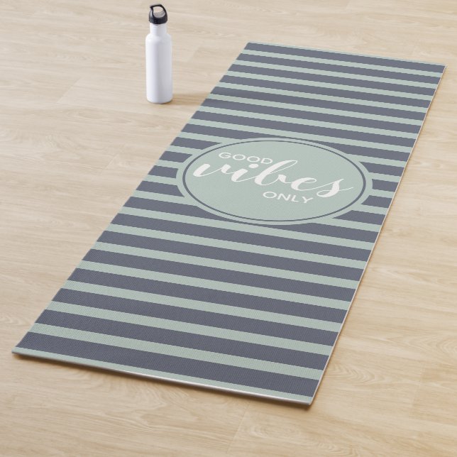 Good Vibes Only Blue & Green Typografy Quote Yogamatte (Beispiel)