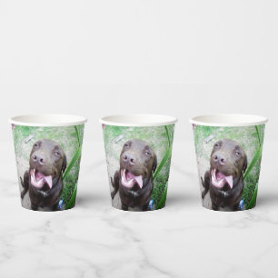 Goofy Delights: Schokoladenbrauner Labrador-Welpe, Pappbecher