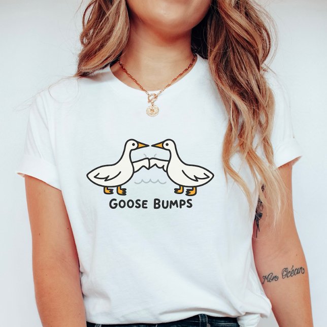 Goose Bumps; Cute Cartoon Geese Pun  T-Shirt (Von Creator hochgeladen)