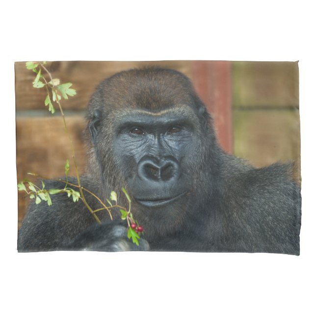 Gorilla und seine Berries Kissenbezug (Vorderseite)