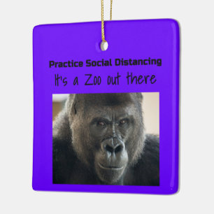 Gorillas im Riot von Midst Corona von Funnycomb Keramikornament