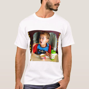 Got, um die Maschine zu füttern T-Shirt