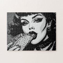 Goth-Girl der 50er BW-Grafikstyle isst einen Taco