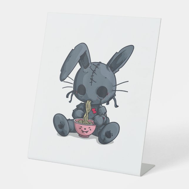 Goth Pastel Creepy Kawaii Rabbit Bunny Voodoo Doll Sockelschild (Vorderseite)