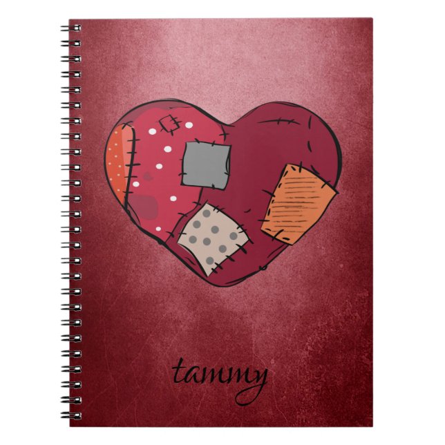Goth Patched Up Heart on Red Grunge Hintergrund Notizblock (Vorderseite)