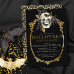 Gothic Black and Gold Skull Adult Halloween-Party Einladung<br><div class="desc">Haben Sie Halloween-Partys durch Liebe genauso viel gekostet wie wir? Karo aus diesem gotischen Schwarz-Gold-Schädel Erwachsenen Halloween-Party Einladung. Es hat ein schönes barocke goldenes Muster auf der Rückseite und einen goldenen Barockrahmen auf der Vorderseite mit einem auffälligen gotischen Aquarellschädel auf der Vorderseite. Und nicht zuletzt hat es Motten und Schmetterlinge...</div>