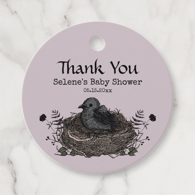 Gothic Black Raven Bird Nest Baby Dusche Lila Geschenkanhänger (Vorderseite)