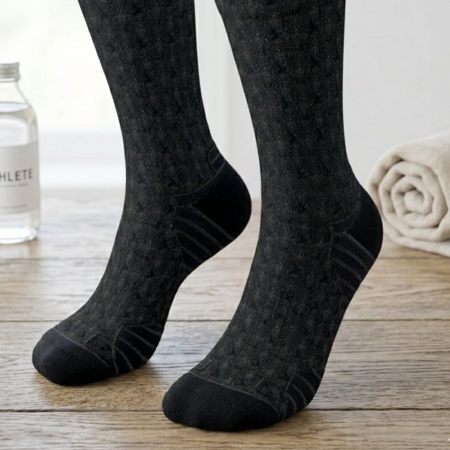Gothic Black Raven Muster Socken (Black raven socks for a boyfriend who loves dark academia style birthday gifts.)