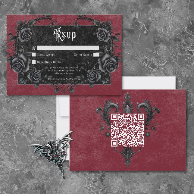 Gothic Black Raven & Roses Burgundy QR Code RSVP Karte (Gothic Black Raven & Roses Burgundy QR Code RSVP Card)