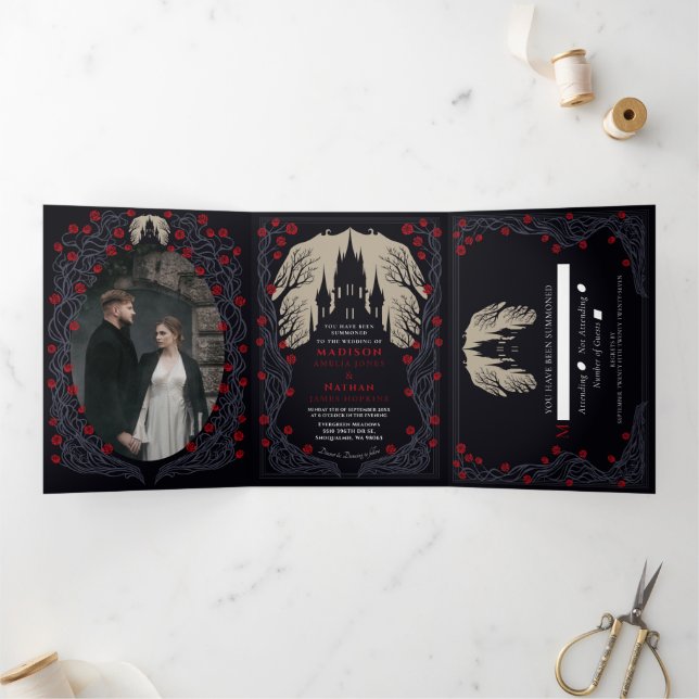 Gothic Castle Floral Halloween Hochzeit Dreifach Gefaltete Einladung (Innenseite)