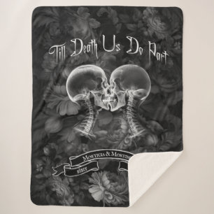 Gothic Couple Kissing Skulls Sherpadecke