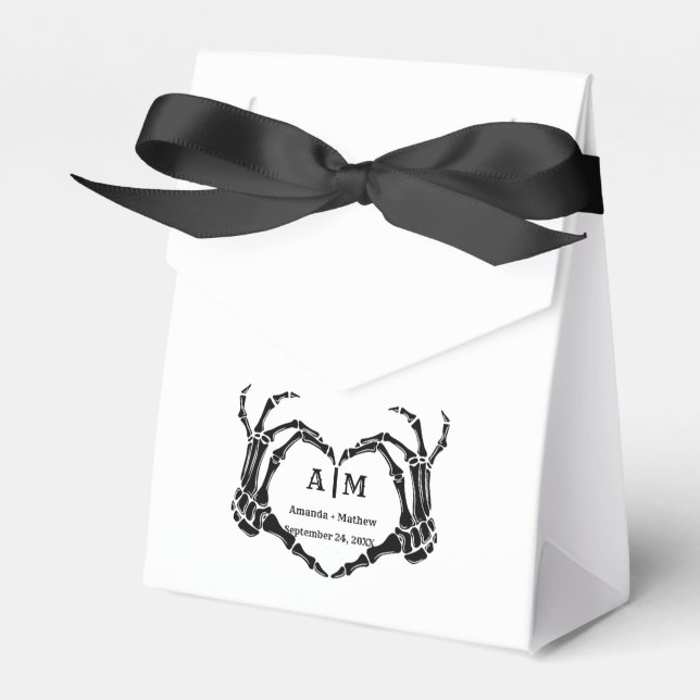 Gothic Halloween Skull Hand Heart Black Wedding Geschenkschachtel (Vorderseite)