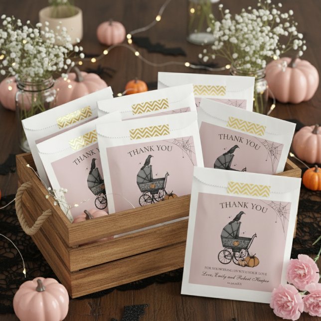 Gothic Pink Baby Carriage Baby Dusche Vielen Dank Geschenktütchen (Pink Gothic Halloween Baby Shower Favor Bag. Cute Spooky Vintage Baby Carriage, Pumpkins, Black Crow)