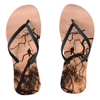 Gothic Pink Natur Silhouette Vogel Herbst Flip Flops