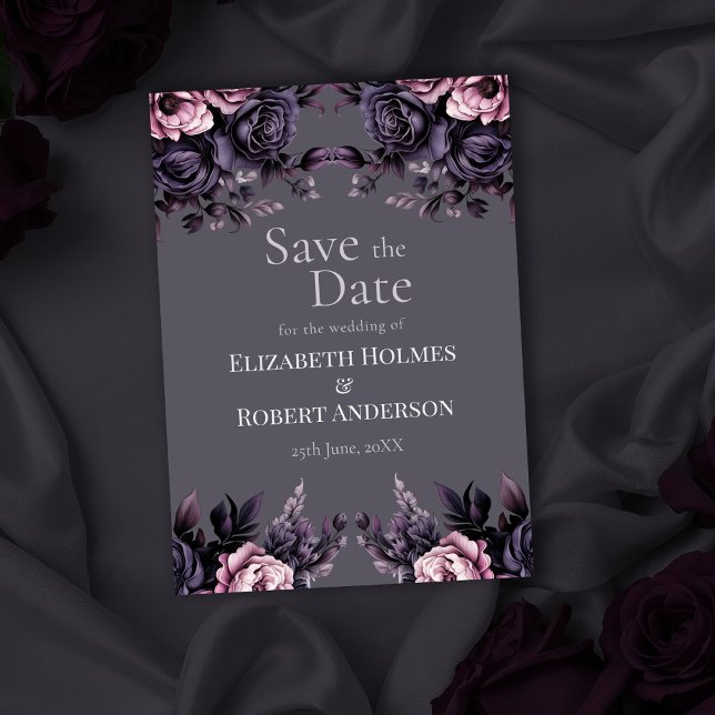 Gothic Plum Floral Save the Date Einladung (Gothic Plum Floral Save the Date Invitation on a gothic wedding table with dark roses)