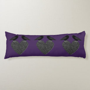 Gothic Ravens und Black Heart Seitenschläferkissen