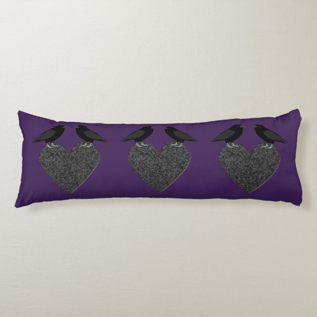 Gothic Ravens und Black Heart Seitenschläferkissen (Vorderseite)