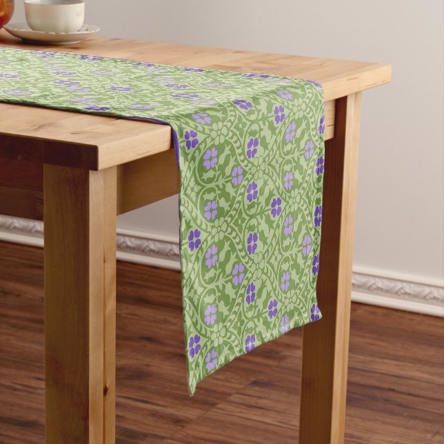 Gothic Revival Floral 14" X 72" Tischläufer (Beispiel)