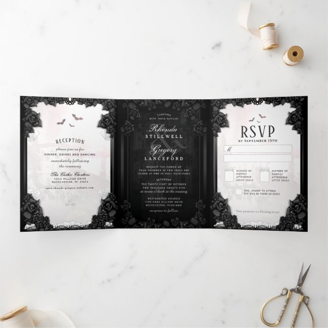 Gothic Romance Black & White "Together with" Dreifach Gefaltete Einladung (Innenseite)