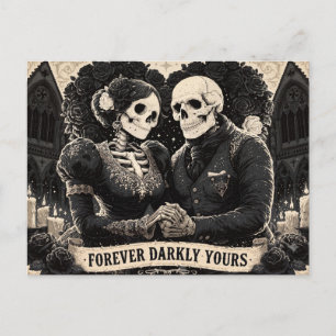 Gothic Romance zweier Skelette, die Händchen halte Postkarte