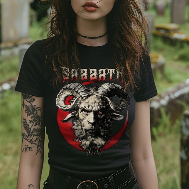 Gothic Sabbath Baphomet Goat Retro Death Metal 70e T-Shirt (Standing in the graveyard with her gothic tee, no one can deny the menacing iconic design of this T )