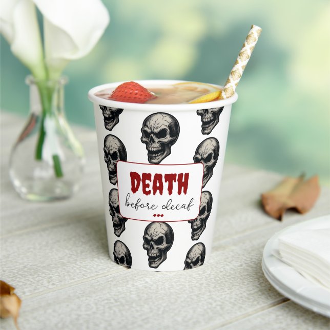 Gothic Skull "Death Before Decaf" | Spooky Funny - Pappbecher (In Situ)