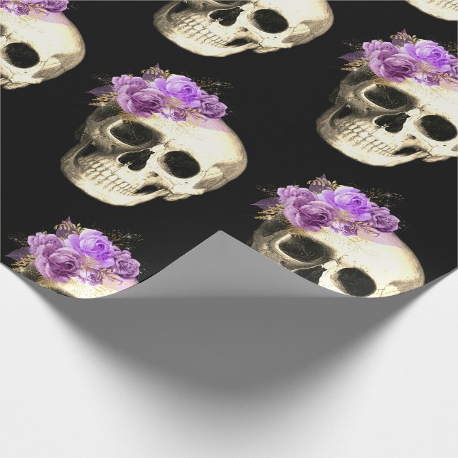 Gothic Skull Lila Rose Muster Halloween Geschenkpapier (Ecke)
