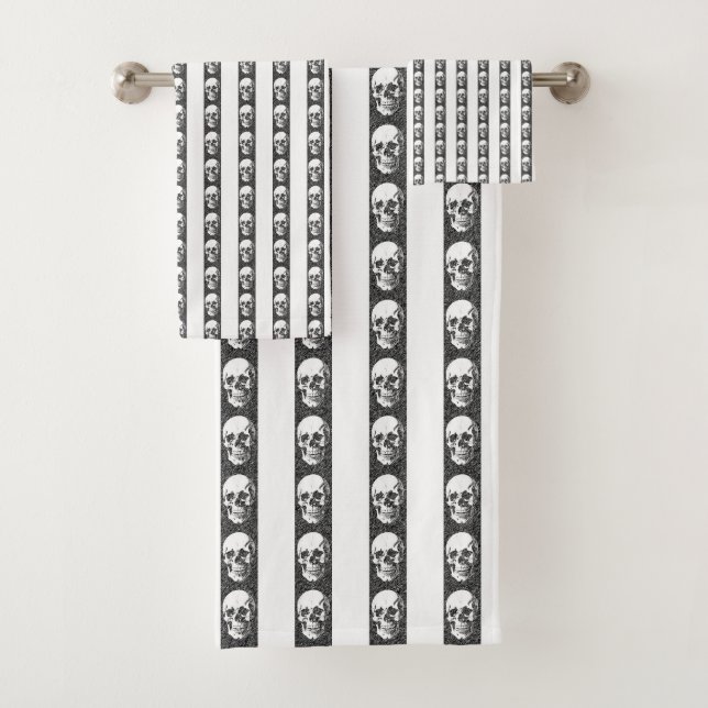 Gothic striped pattern with skulls (En situation)