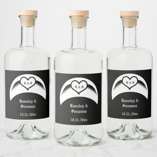 Gothic Wedding Flügelherz Mit Monogramm Alkoholflaschenetikett (Flaschen)