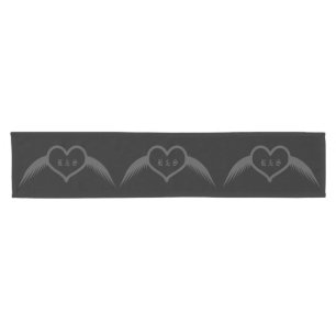 Gothic Wedding Flügelherz Mit Monogramm Kurzer Tischläufer