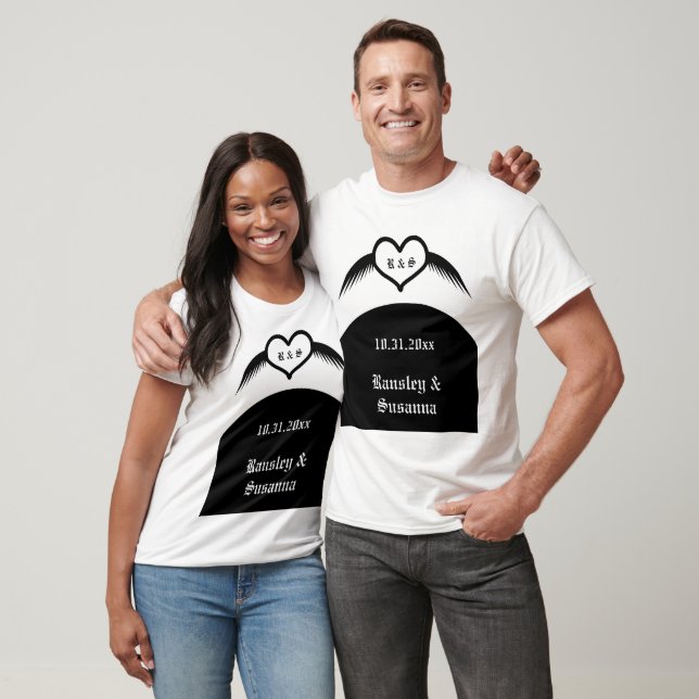 Gothic Wedding Flügelherz Mit Monogramm T-Shirt (Unisex)