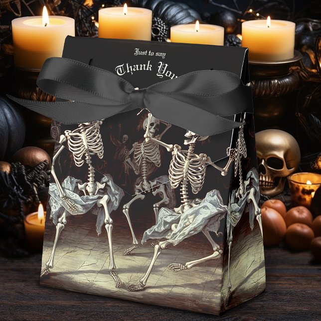 Gothic Wedding Skeletts Geschenkschachtel (Give the impression of Eternal Elegance with this Dancing Skeletons Gothic Wedding Favor Box. )