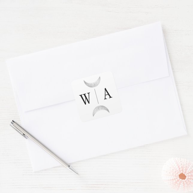 Gothic White Monogram Moon Wappen Umschlag Aufkleb Quadratischer Aufkleber (Umschlag)