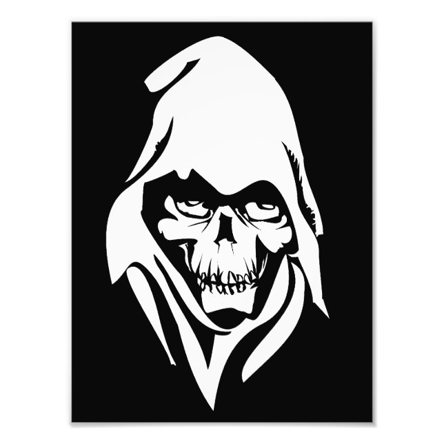 Gothic White Sensenmann auf schwarzem Hintergrund Fotodruck (Vorne)