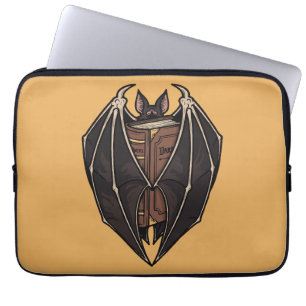 Gothische Fledermaus liest dunkles Zauberbuch Laptopschutzhülle