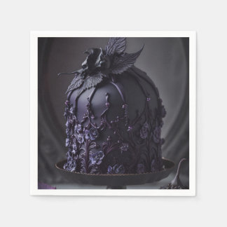 Gothischer Kuchen in Lila Schwarz-Weiß-Farbe. Serviette