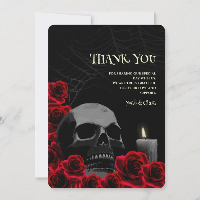 Gothischer Schädel und Rote Rosen Halloween Hochze Dankeskarte (Vorderseite)