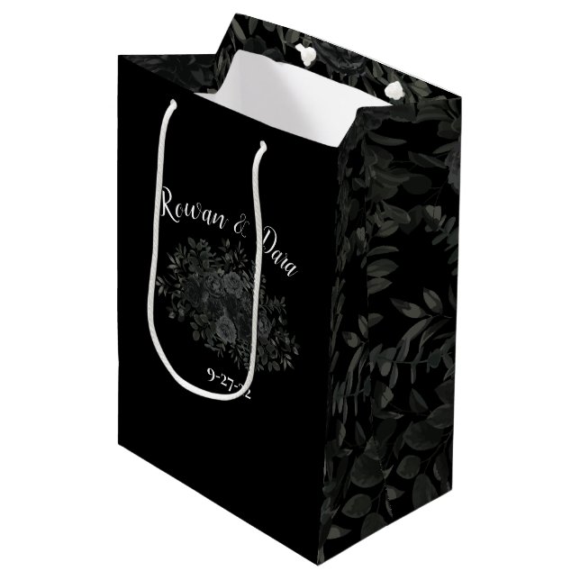 Gotische Hochzeit der Schwarzen Rose Mittlere Geschenktüte (Vorderseite Schrägansicht)